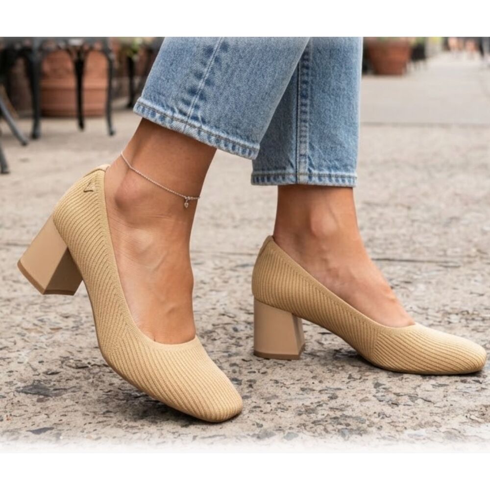 ~ Vivaia Square-Toe 9 Heels 39.5 Chunky Monroe Preppy Timeless Camel Brown Pumps